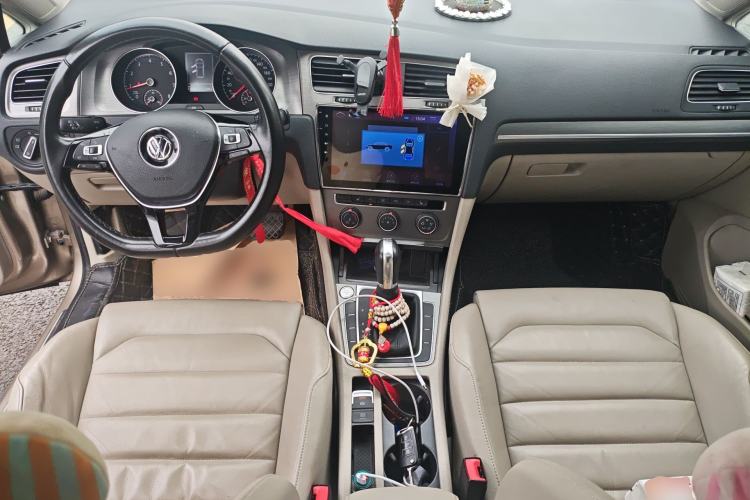 Used Volkswagen Golf 2016 230TSI Automatic Luxury Version Center Console