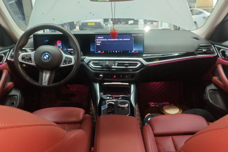 Used BMW i4 2023 eDrive35 Center Console