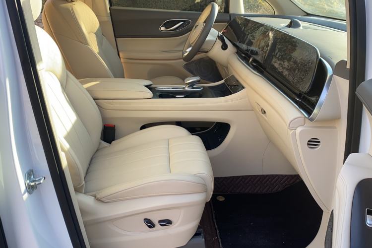 Used VOYAH Dream 2024 PHEV Extended-Range Premium Edition
