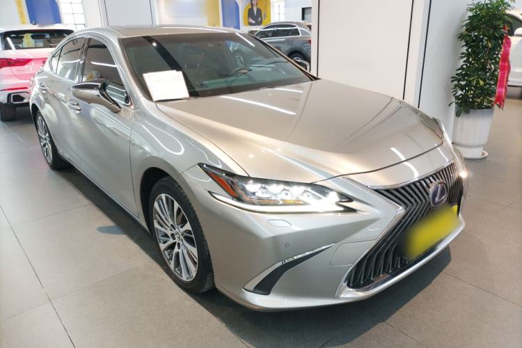 Used Lexus ES 2020 300h Deluxe Edition
