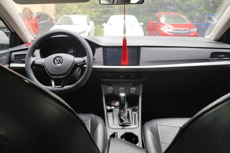 Used Volkswagen Lavida 2021 1.5L Automatic Fashion Edition Center Console