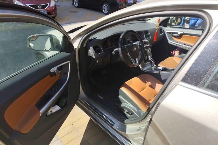 Used Volvo S60 2015 S60L 2.0T Zhiyuan Edition