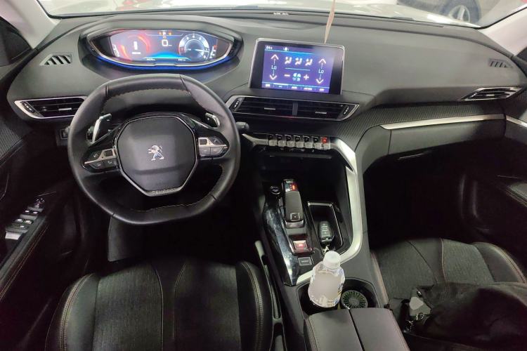 Used Peugeot 5008 2017 350THP 7-Seater Elite Edition Center Console