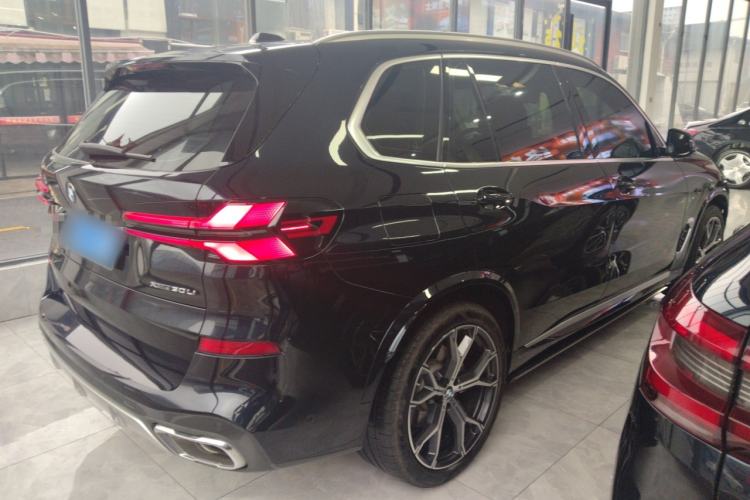 Used BMW X5 2023 xDrive 30Li Luxury M Sport Package
