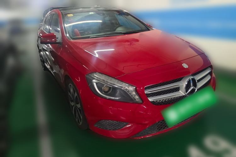 Used Mercedes-Benz A-Class 2015 A 200 Fashion Model Front Right 45 Deg