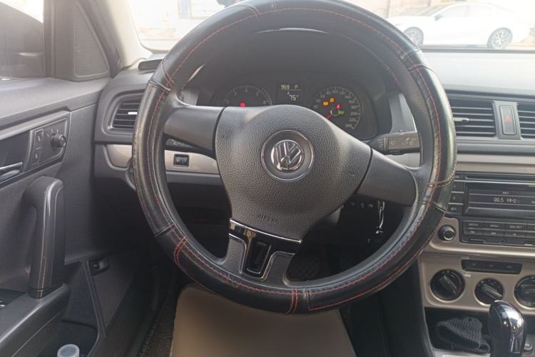 Used Volkswagen Lavida 2013 Revised Classic 1.6L Automatic Fashion Edition
