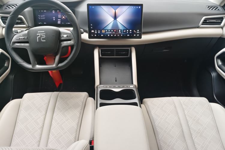 Used BYD Yuan UP 2025 Intelligent Driving Version 401 KM Dynamic Edition Audio And AC Panel