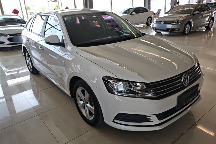 Used Volkswagen Gran Lavida 2017 1.6L Automatic Fashion Edition Front Right 45 Deg