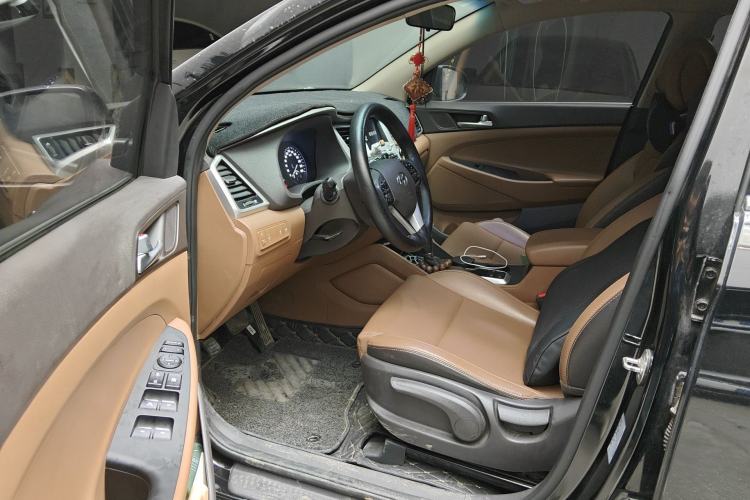 Used Hyundai Tucson 2015 1.6T Dual-Clutch Two-Wheel-Drive Leading Model Driver Seat