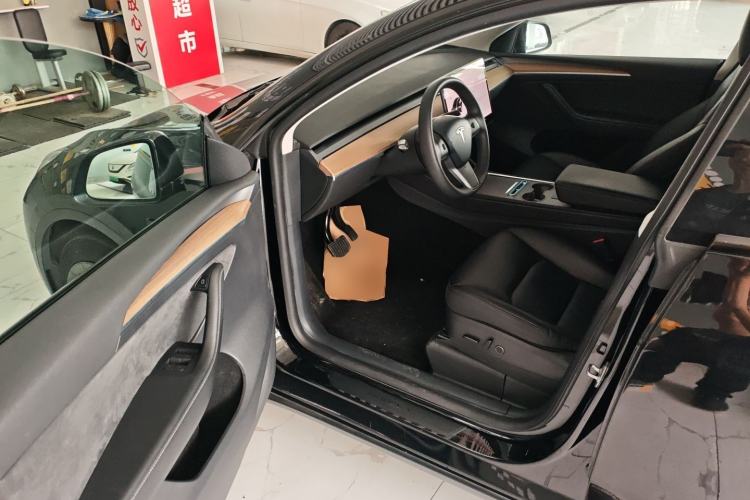 Used Tesla Model Y 2022 Long-Range All-Wheel-Drive Version