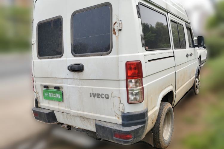 Used Iveco Daily 2017 2.5T A35 Passenger Van 5-7 Seats Model 47Z5
