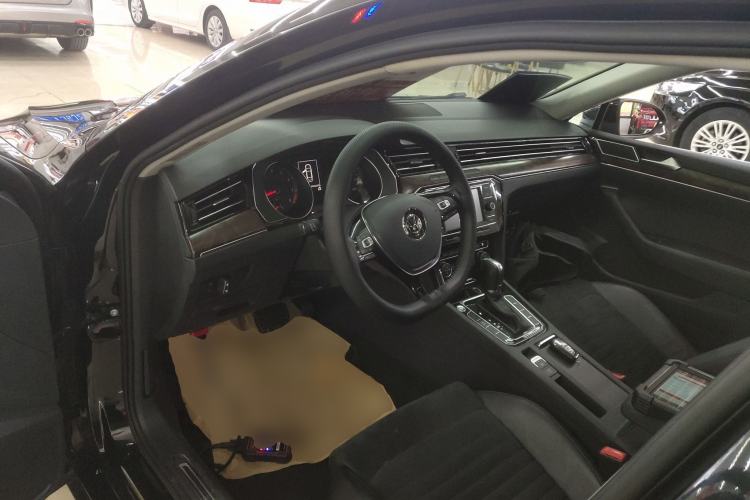 Used Volkswagen Magotan 2018 330TSI DSG Luxury Model Center Console