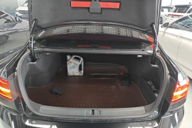 Used Volkswagen Magotan 2017 330TSI DSG Luxury Model Trunk