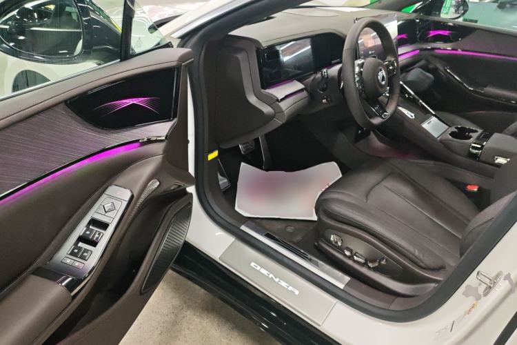 Used Denza Z9 2024 1100 km Four-Wheel Drive Max Version Driver Seat