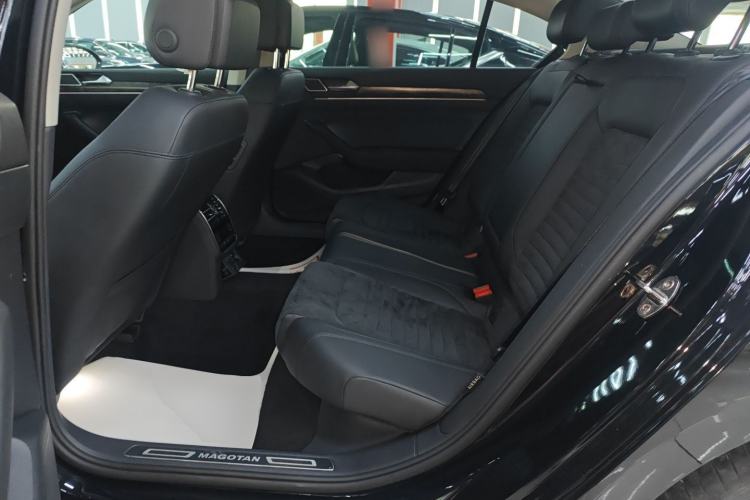 Used Volkswagen Magotan 2017 330TSI DSG Luxury Model Left Rear Seat