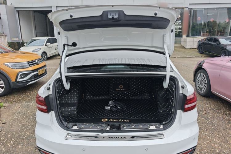 Used Volkswagen Lavida 2024 1.5L Automatic Starry Sky 5 Million Edition Trunk