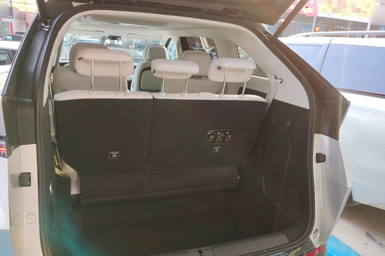 Used XPeng X9 2025 650 Long-Range Max
