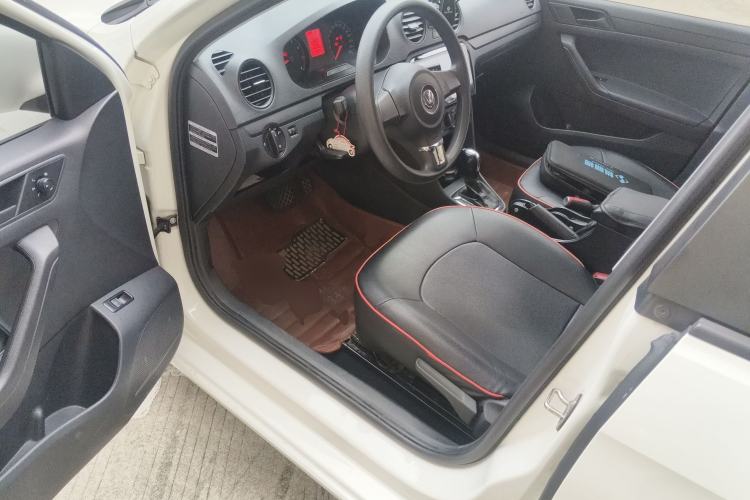 Used Volkswagen Jetta 2015 1.6L Automatic Fashion Model Driver Seat