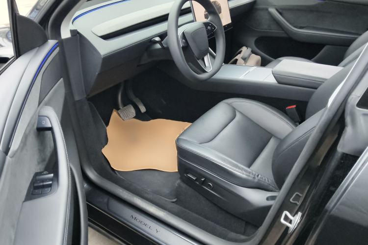 Used Tesla Model Y 2025 Long-Range All-Wheel-Drive Version