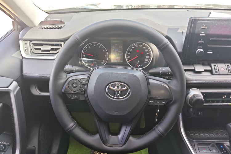 Used Toyota Wildlander 2022 Updated Version 2.0L CVT Two-Wheel Drive Leading Edition
