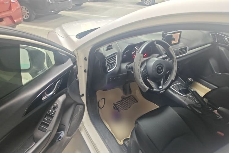 Used Mazda 3 Axela 2014 Hatchback 1.5L Manual Comfort Model
