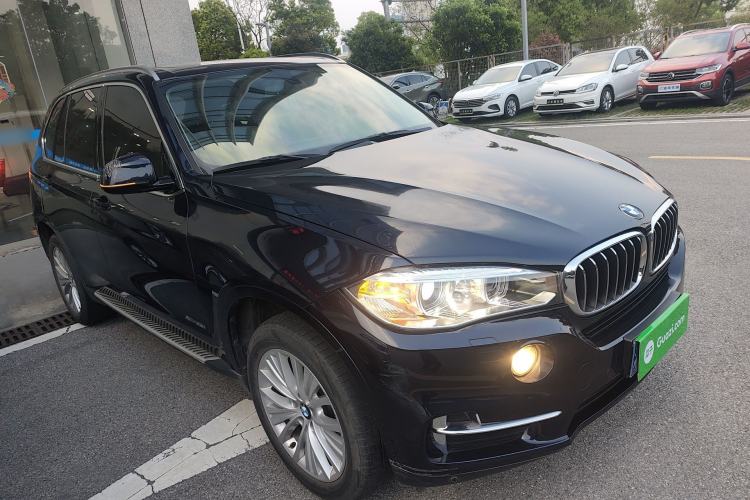 Used BMW X5 2017 xDrive28i Front Right 45 Deg
