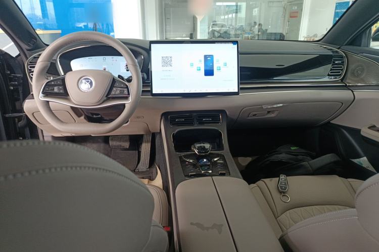 Used BYD Han 2025 DM-i Intelligent Driving Edition 125KM LiDAR Flagship Model Center Console