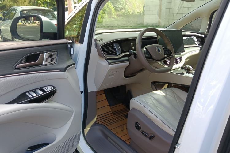 Used Denza D9 2022 DM-i 970 Four-Wheel Drive Flagship Model