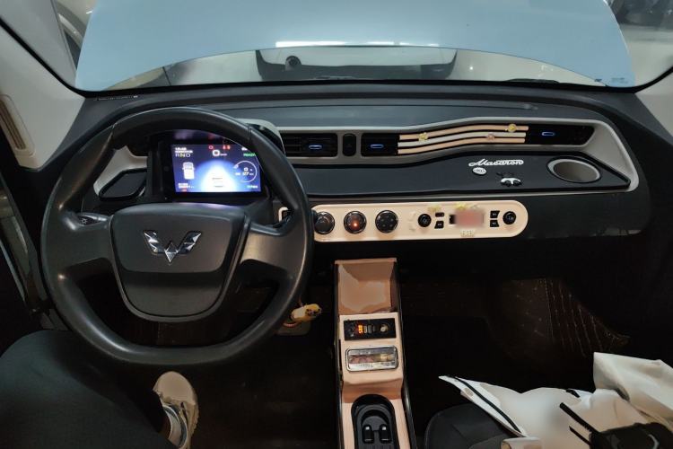 Used Wuling Hongguang MINIEV 2022 Zizai Version Lithium Iron Phosphate Center Console