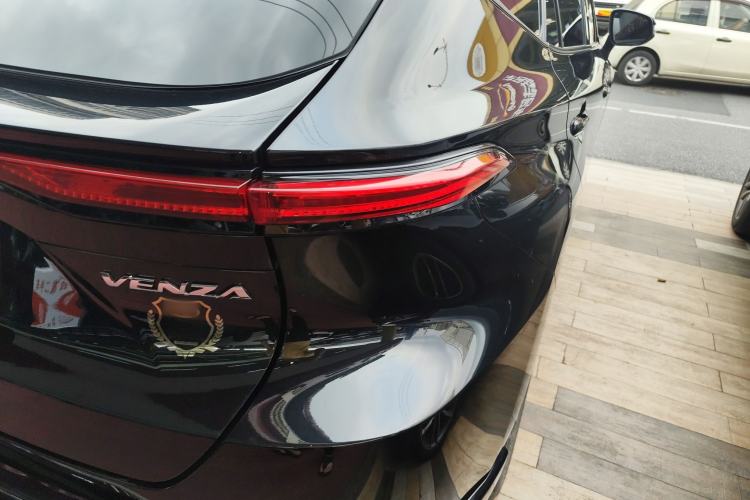 Used Toyota Venza 2023 2.0L CVT Two-Wheel Drive Luxury Edition Exterior 3