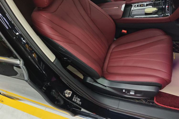 Used Hongqi H5 2025 2.0T Automatic Flag Edition – 500 000 Units Commemorative Version
