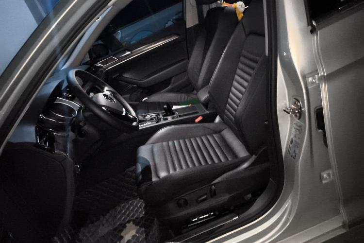 Used Volkswagen Magotan 2019 330TSI DSG Luxury Model China V Standard Left Front Seat