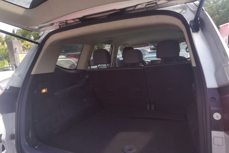 Used SAIC MAXUS D90 2017 2.0T Manual Two-Wheel Drive Mars Base Edition
