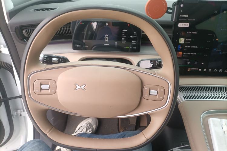 Used XPeng X9 2025 740 Ultra-Long Range Max Steering Wheel