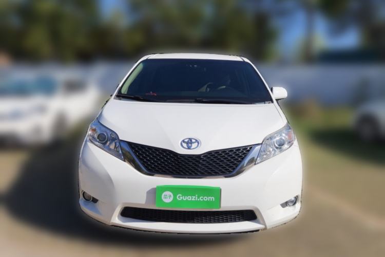 Used Toyota SIENNA 2011 3.5L 4x4 Automatic
