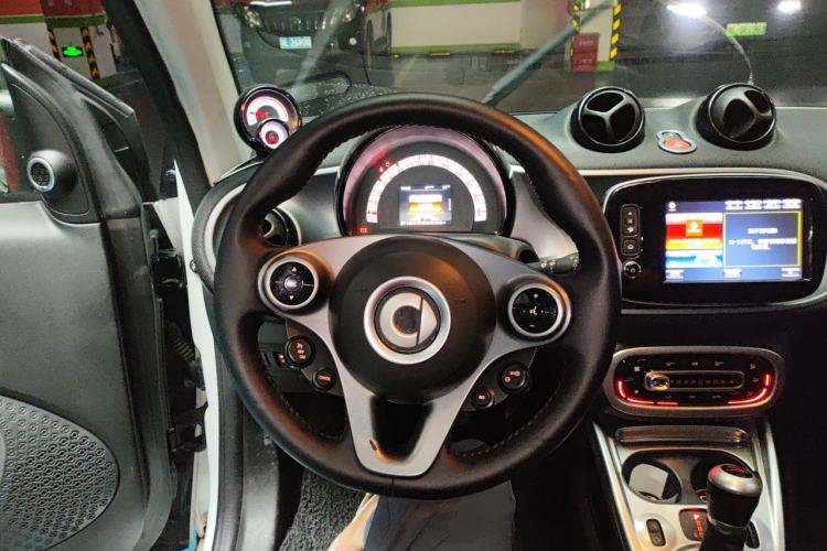Used smart fortwo 2016 0.9T 66kW Hardtop Pioneer Edition