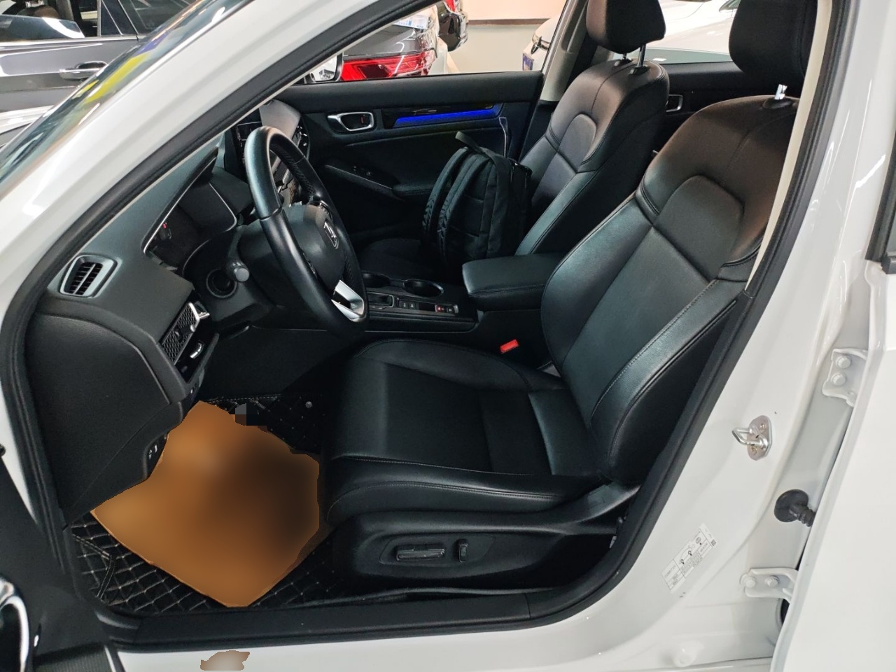 المقاعد الأمامية داخل السيارة