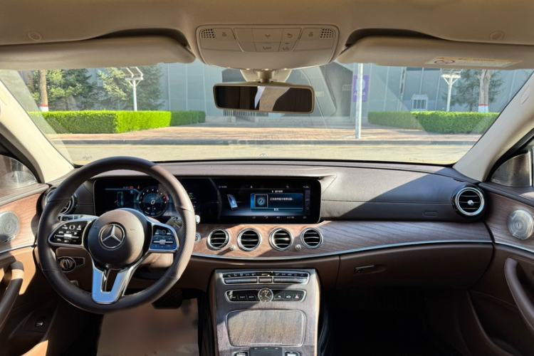 Used Mercedes-Benz E-Class 2019 E 260 L Interior 1