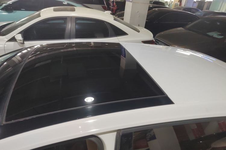 Used Volkswagen Golf 2017 1.6L Automatic Comfort Million-Vehicle Anniversary Edition Roof