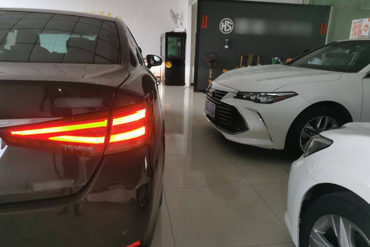 Used Toyota Crown 2015 2.0T Fashion Edition
