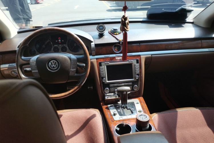 Used Volkswagen Phaeton 2012 3.0L Executive Version Center Console