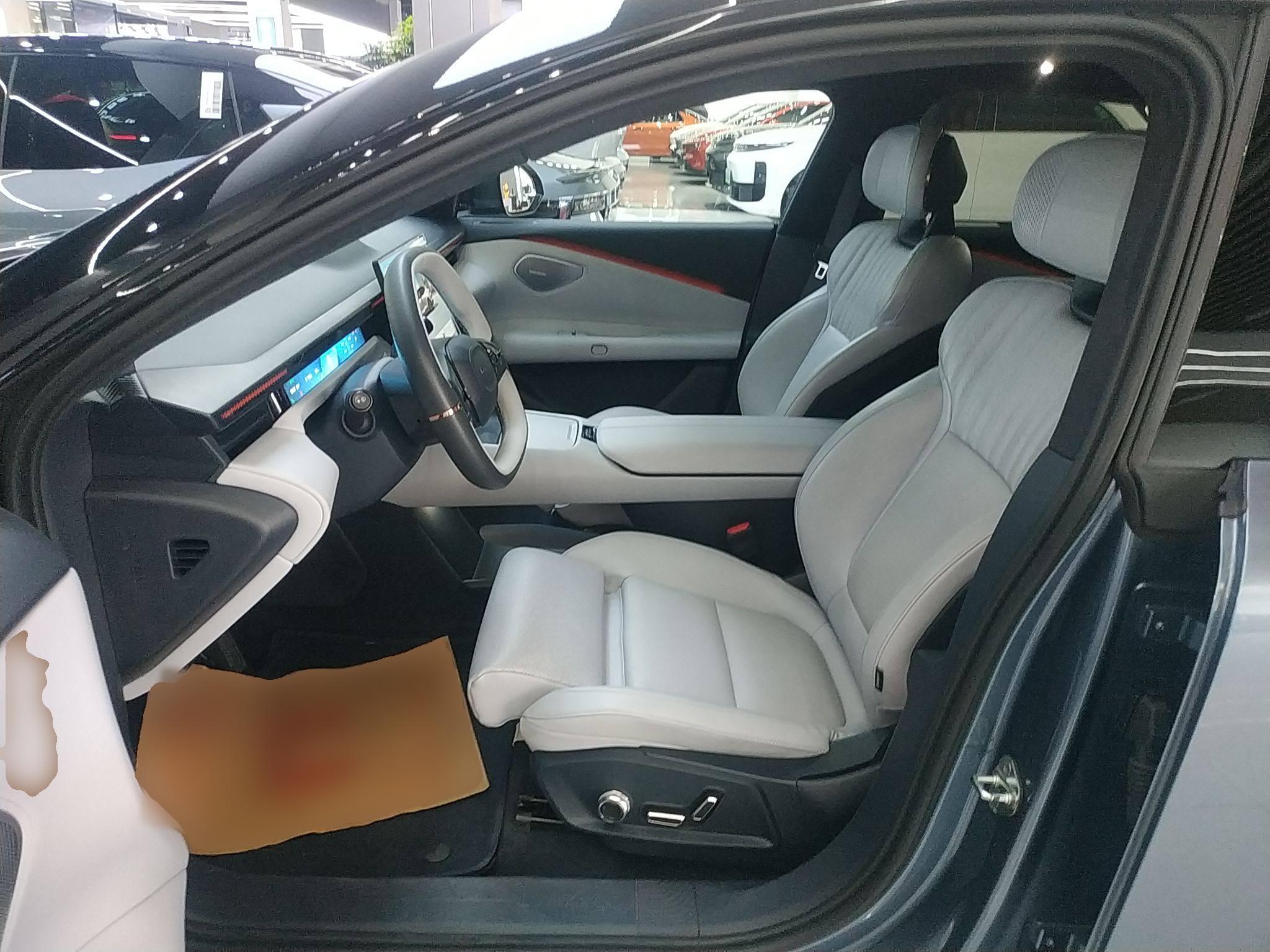 Переднее сиденье в автомобиле