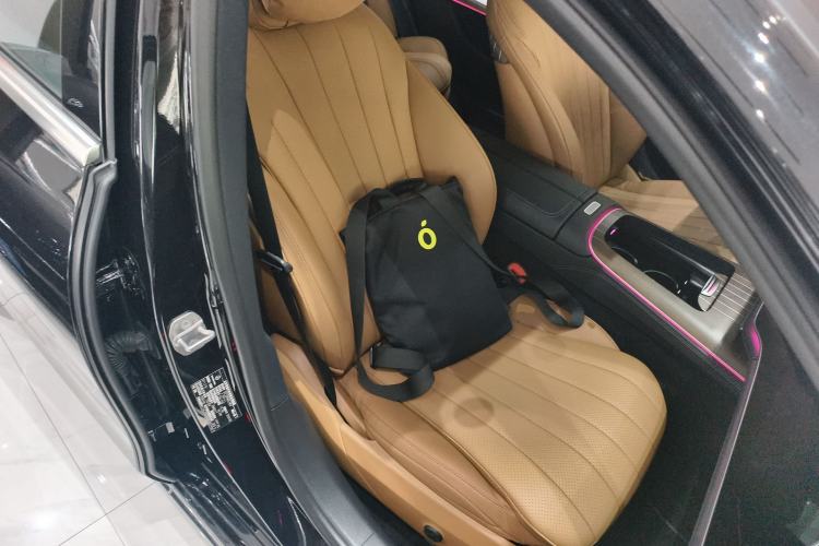 Used Mercedes-Benz E-Class New Energy 2024 E 350 e L Plug-in Hybrid Sedan Right Front Seat