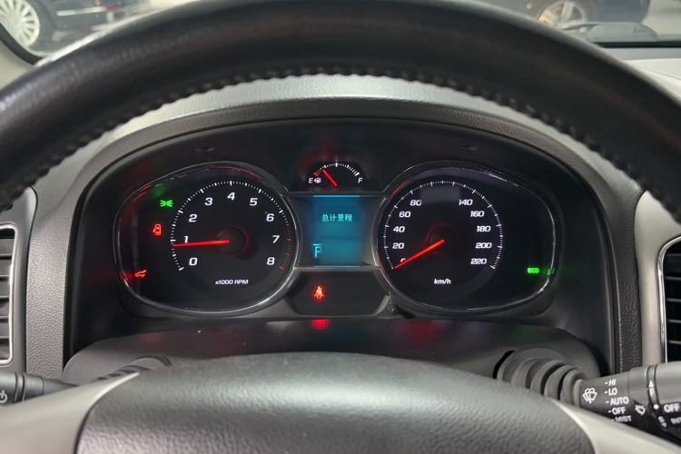 Used Chevrolet Captiva 2015 2.4L 4x4 Flagship Edition 7-Seater
