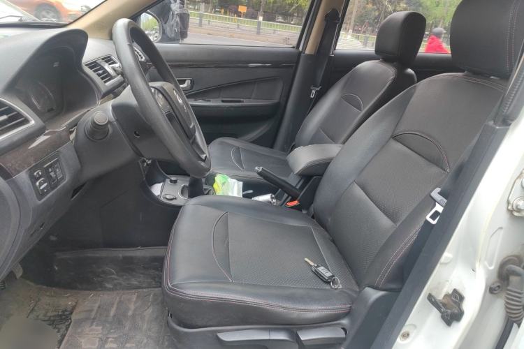 Used Dongfeng Fengon 360 2015 1.5L Manual Luxury 7-Seater China IV Standard
