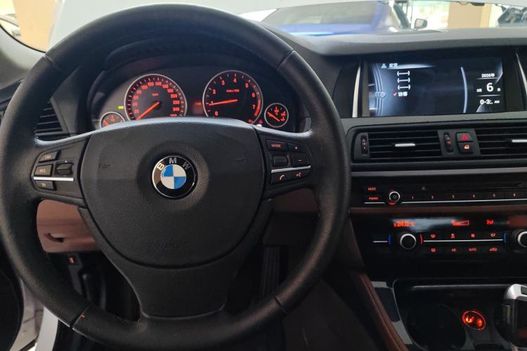 Used BMW 5 Series 2015 520i Elegant Edition
