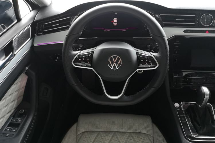 Used Volkswagen Magotan 2025 Revised Version Zhongxiang Edition 330TSI DSG Luxury Trim
