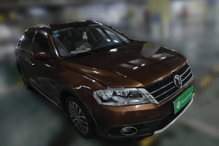 Used Volkswagen Cross Lavida 2014 1.6L Automatic Front Right 45 Deg