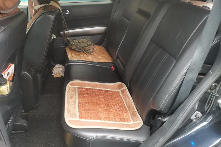 Used Dongfeng Fengdu MX6 2015 2.0L CVT 4x4 Dream Edition Left Rear Seat