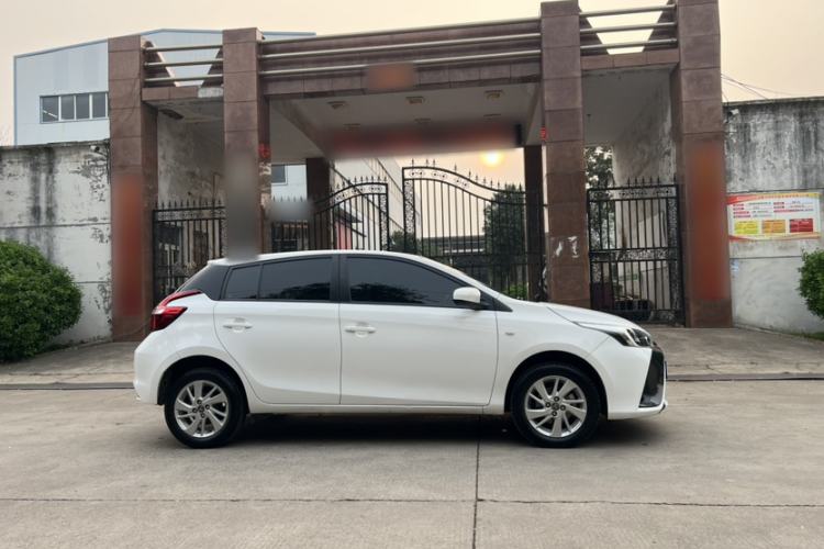 Used Toyota YARiS L Zhi Xuan 2017 1.5G CVT JingSu Model with Upgraded Sunroof Exterior 6